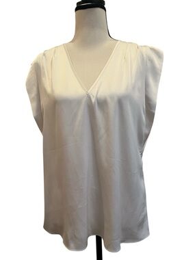 White House Black Market Cream V-Neck Cap Sleeve Blouse Small Runs Big